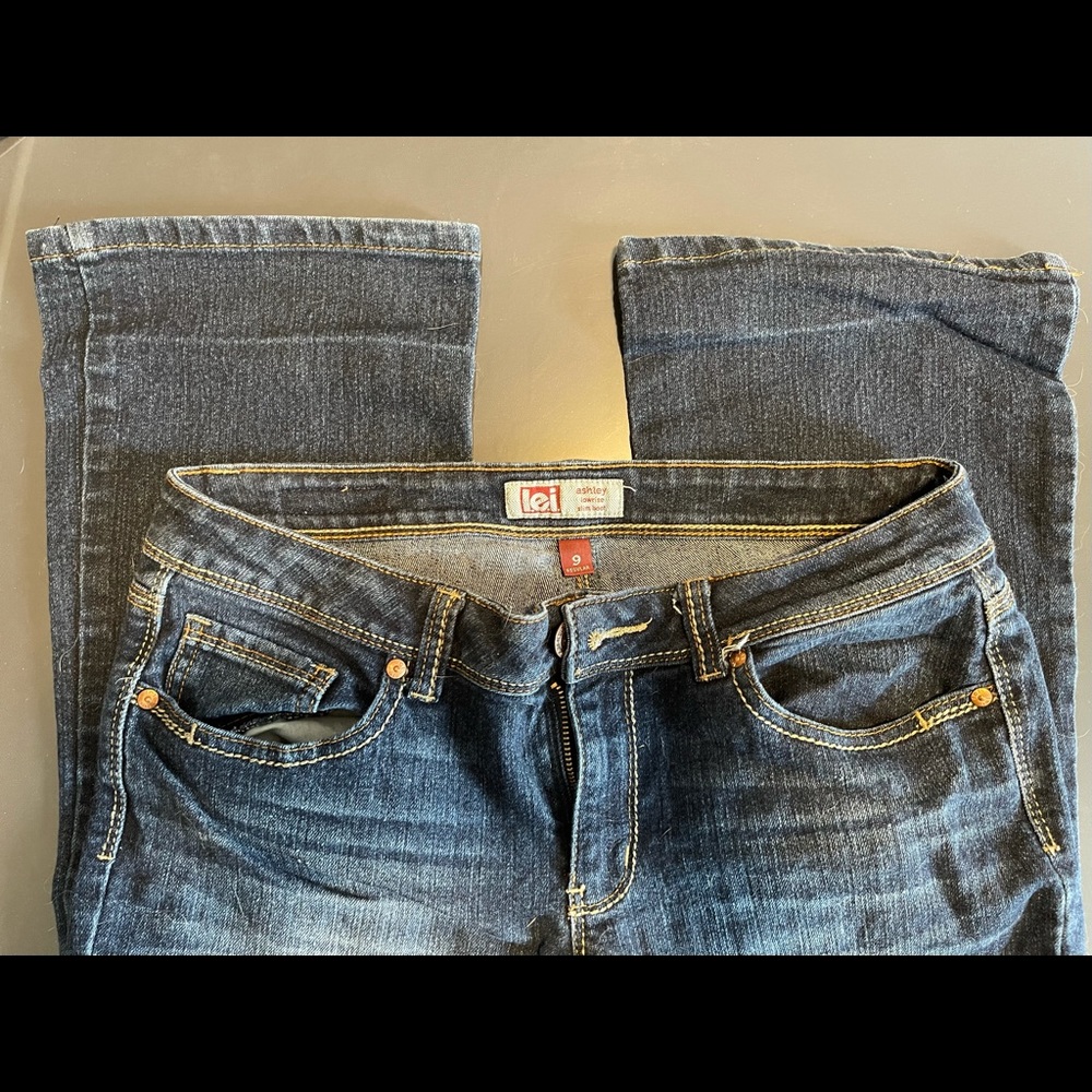 🌵3/$30 L.e.i Ashley low rise slim boot cut jeans
